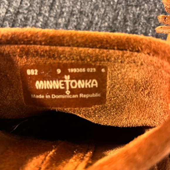 Minnetonka Suede Fringe Side Zip Ankle boots - Size 9 - Picture 4 of 7